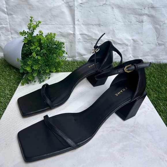 FRAME
Le Summit Sandal - Black
S378  size 39.5 US 9.5 new - Picture 9 of 17